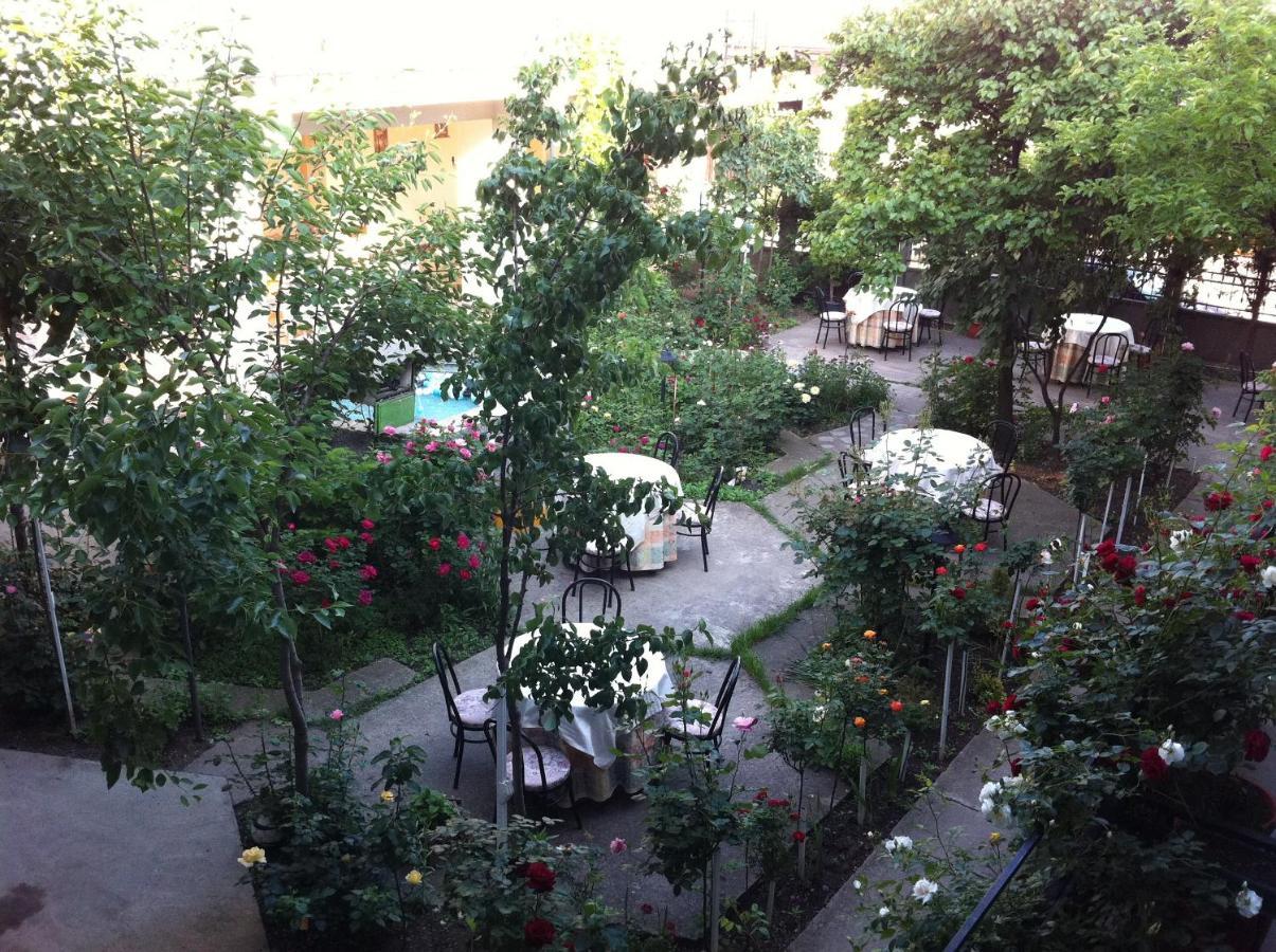 Hostel Tropical Szörényvár Kültér fotó