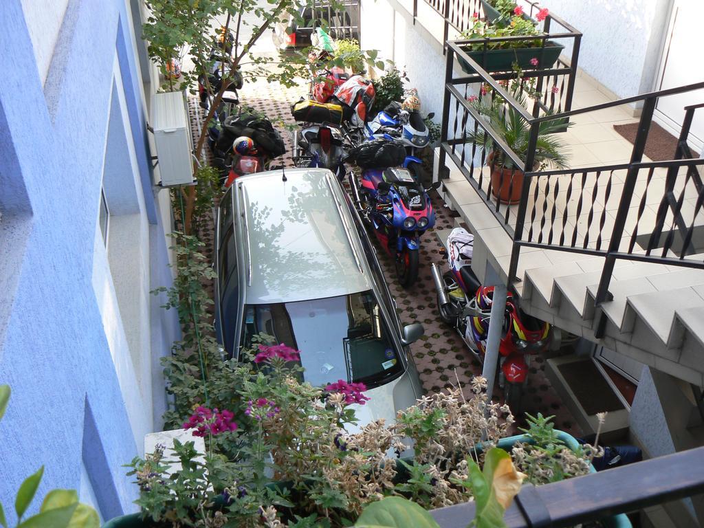 Hostel Tropical Szörényvár Kültér fotó