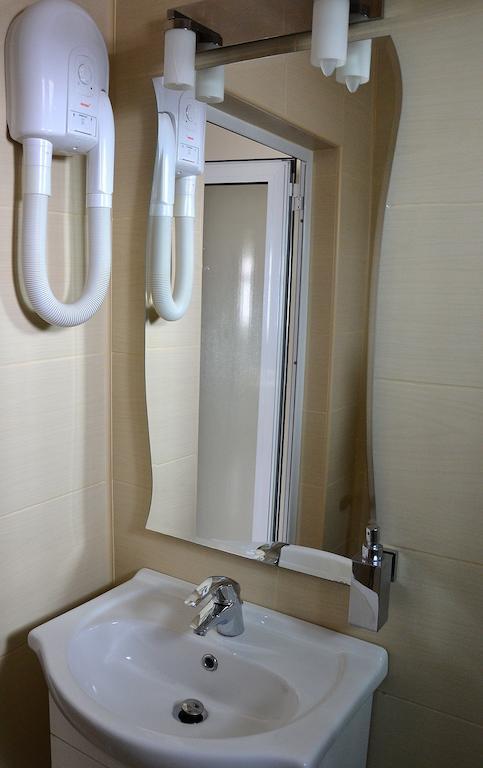 Hostel Tropical Szörényvár Kültér fotó