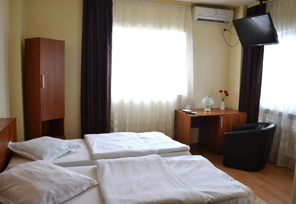Hostel Tropical Szörényvár Kültér fotó