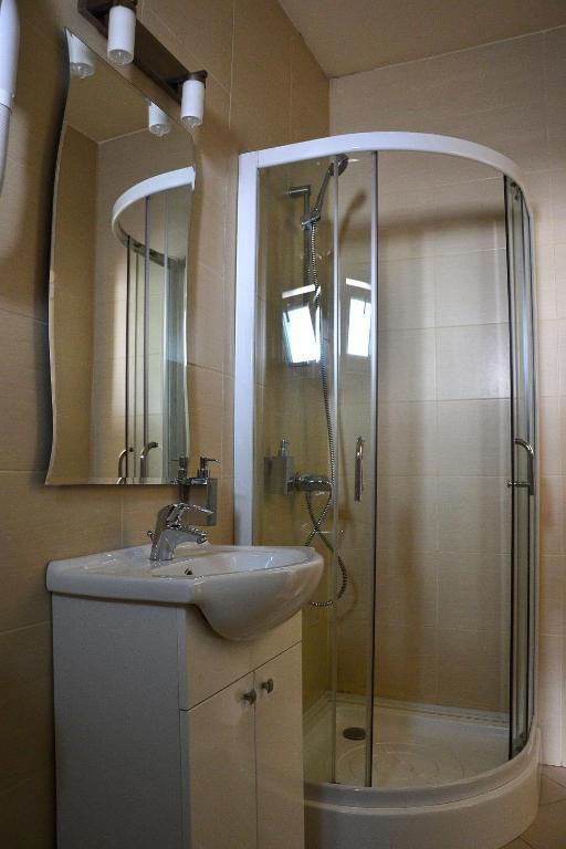 Hostel Tropical Szörényvár Kültér fotó