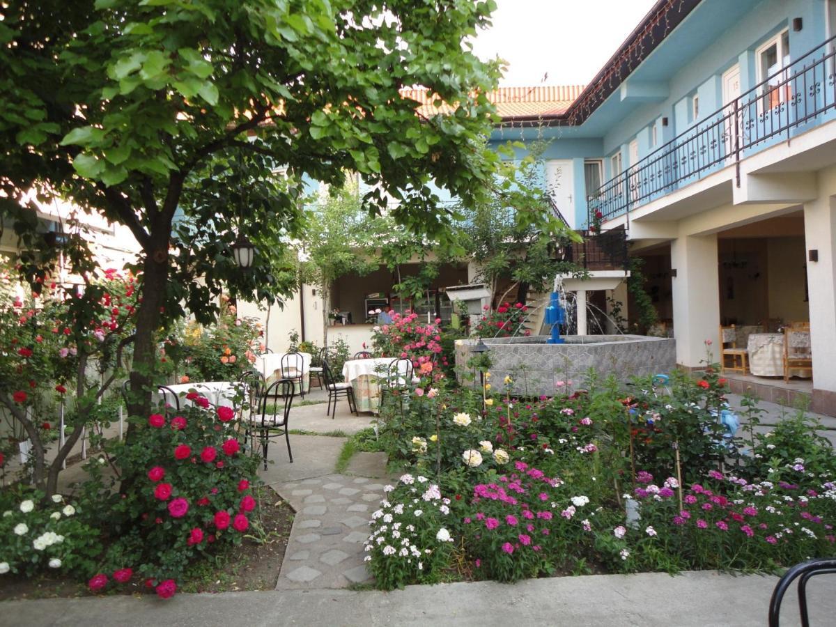 Hostel Tropical Szörényvár Kültér fotó